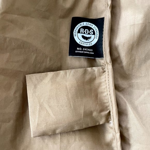 Aritzia Alta Puffer Vest - Picture 10 of 10